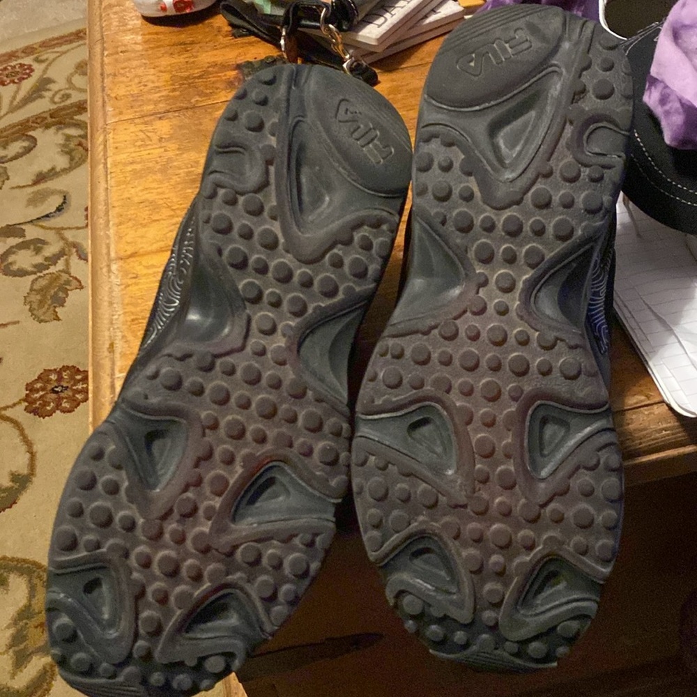 Fila Sneakers in great shape Gently Used Condition - Picture 7 of 7